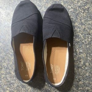 TOMS YOUTH size 3